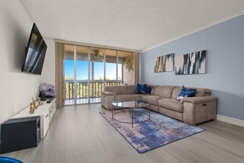 Condo in Lauderhill, Florida, 2 bedrooms  № 1047787 - photo 13