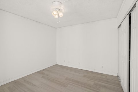 Condo in Lauderhill, Florida, 2 bedrooms  № 1047787 - photo 22