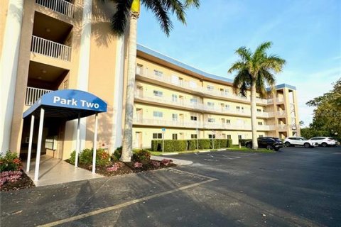 Condo in Fort Myers, Florida, 3 bedrooms  № 1213577 - photo 2