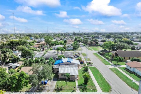 Casa en venta en Hollywood, Florida, 4 dormitorios, 194.91 m2 № 1412110 - foto 4