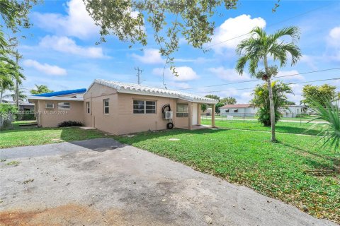 Casa en venta en Hollywood, Florida, 4 dormitorios, 194.91 m2 № 1412110 - foto 2