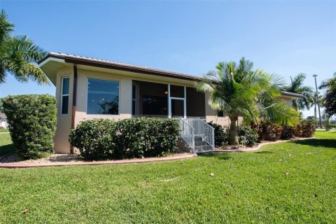 House in Punta Gorda, Florida 3 bedrooms, 195.56 sq.m. № 1424895 - photo 6