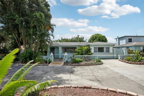 Casa en venta en Saint Petersburg, Florida, 4 dormitorios, 206.89 m2 № 1336270 - foto 1