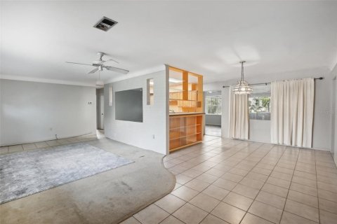 Casa en venta en Saint Petersburg, Florida, 4 dormitorios, 206.89 m2 № 1336270 - foto 9