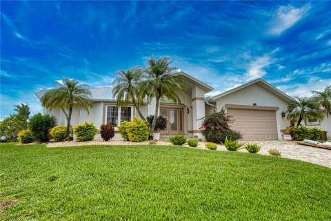 Villa ou maison à vendre à Punta Gorda, Floride: 3 chambres, 197.23 m2 № 1055866 - photo 1