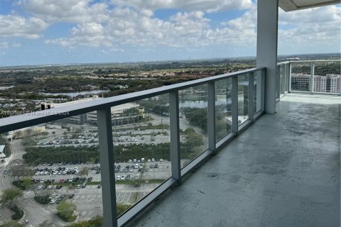 Condo in Sunrise, Florida, 3 bedrooms  № 1035723 - photo 9