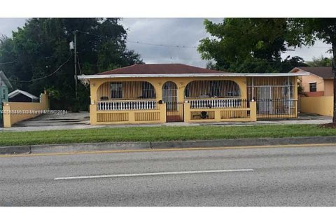 Commercial property in Miami, Florida 199 sq.m. № 1420332 - photo 1