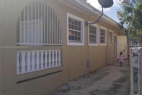 Commercial property in Miami, Florida 199 sq.m. № 1420332 - photo 20