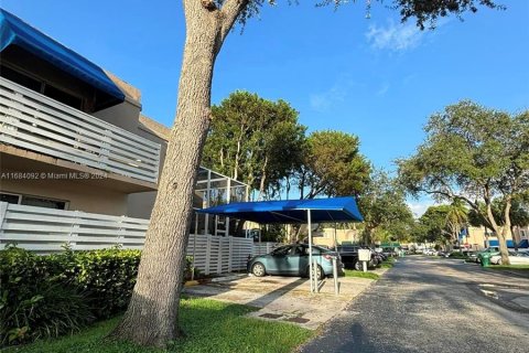 Casa en venta en Miami, Florida, 3 dormitorios, 147.9 m2 № 1420252 - foto 2