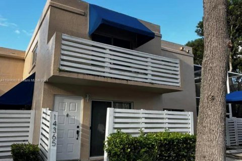 Casa en venta en Miami, Florida, 3 dormitorios, 147.9 m2 № 1420252 - foto 1