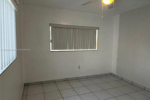 Casa en venta en Miami, Florida, 3 dormitorios, 147.9 m2 № 1420252 - foto 15