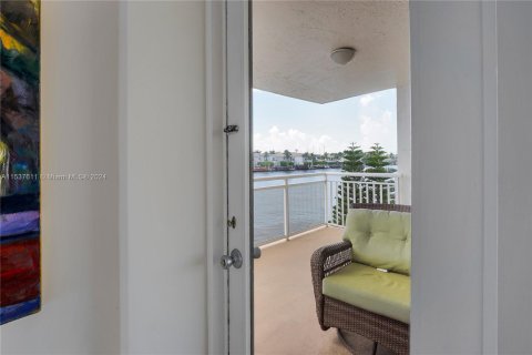 Condominio en venta en Hollywood, Florida, 2 dormitorios, 113.15 m2 № 1021777 - foto 24