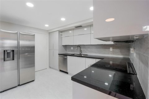 Condominio en venta en Hollywood, Florida, 2 dormitorios, 113.15 m2 № 1021777 - foto 5