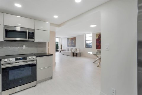 Condominio en venta en Hollywood, Florida, 2 dormitorios, 113.15 m2 № 1021777 - foto 7