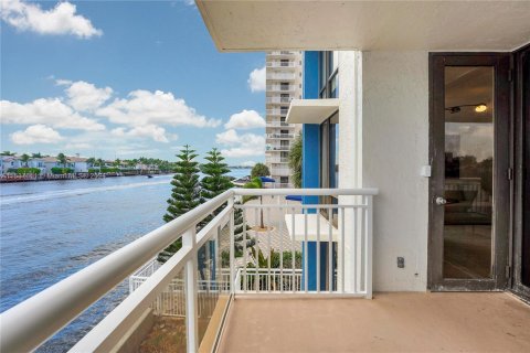 Condo in Hollywood, Florida, 2 bedrooms  № 1021777 - photo 26