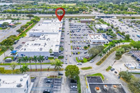 Commercial property in Hialeah, Florida № 1037746 - photo 27