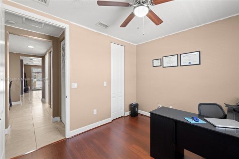 Condominio en venta en Pembroke Pines, Florida, 3 dormitorios, 122.17 m2 № 1037710 - foto 27