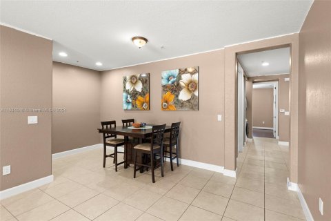 Condominio en venta en Pembroke Pines, Florida, 3 dormitorios, 122.17 m2 № 1037710 - foto 10