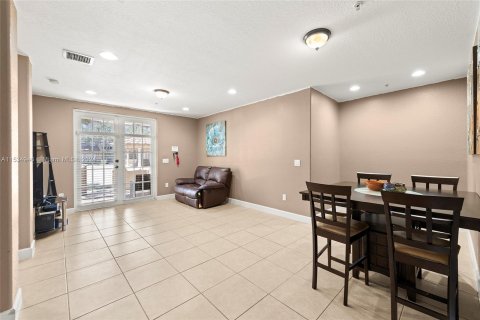 Condominio en venta en Pembroke Pines, Florida, 3 dormitorios, 122.17 m2 № 1037710 - foto 12
