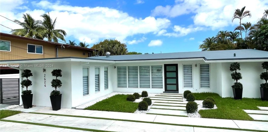 House in Fort Lauderdale, Florida 2 bedrooms, 149.57 sq.m. № 1225323