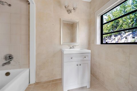 House in Fort Lauderdale, Florida 4 bedrooms, 249.44 sq.m. № 1076754 - photo 21