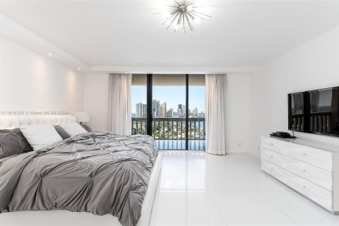 Condo in Aventura, Florida, 4 bedrooms  № 1239921 - photo 18