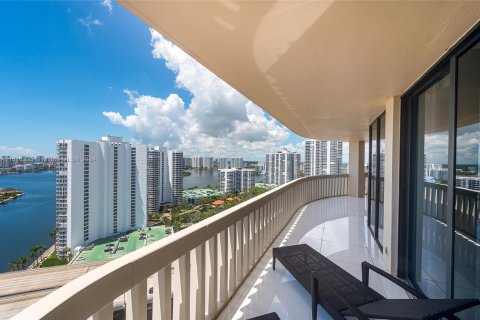 Condo in Aventura, Florida, 4 bedrooms  № 1239921 - photo 15