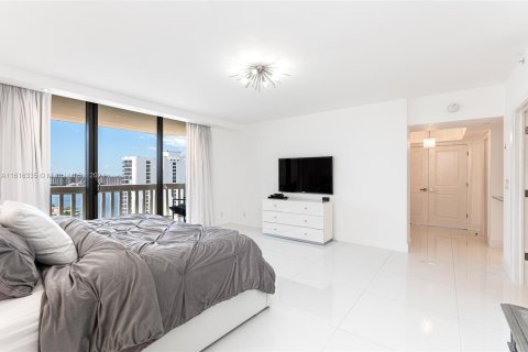 Copropriété à vendre à Aventura, Floride: 4 chambres, 318.28 m2 № 1239921 - photo 19