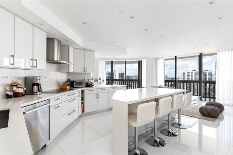 Condo in Aventura, Florida, 4 bedrooms  № 1239921 - photo 8