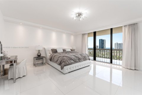 Condo in Aventura, Florida, 4 bedrooms  № 1239921 - photo 17