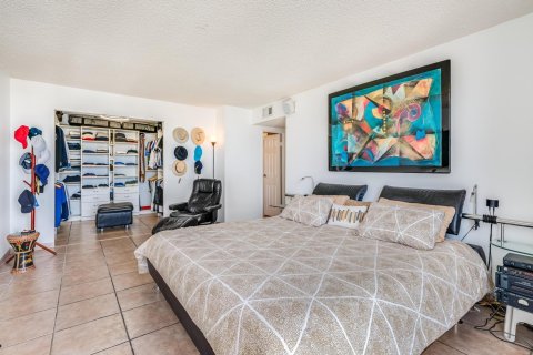 Condo in Hallandale Beach, Florida, 2 bedrooms  № 1075901 - photo 20