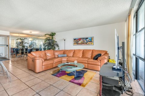 Condominio en venta en Hallandale Beach, Florida, 2 dormitorios, 104.98 m2 № 1075901 - foto 26