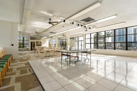 Copropriété à vendre à Hallandale Beach, Floride: 2 chambres, 104.98 m2 № 1075901 - photo 30