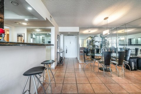 Copropriété à vendre à Hallandale Beach, Floride: 2 chambres, 104.98 m2 № 1075901 - photo 24