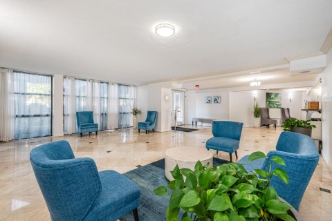 Copropriété à vendre à Hallandale Beach, Floride: 2 chambres, 104.98 m2 № 1075901 - photo 7