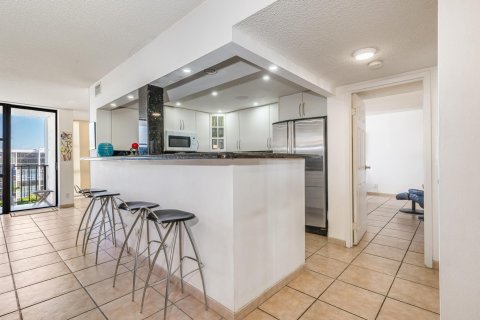 Copropriété à vendre à Hallandale Beach, Floride: 2 chambres, 104.98 m2 № 1075901 - photo 23