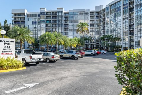 Copropriété à vendre à Hallandale Beach, Floride: 2 chambres, 104.98 m2 № 1075901 - photo 5