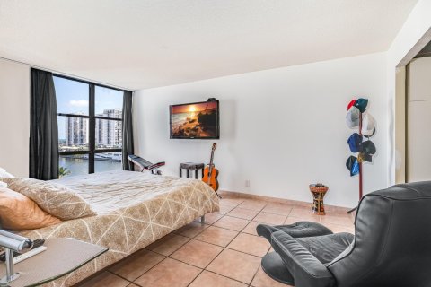 Copropriété à vendre à Hallandale Beach, Floride: 2 chambres, 104.98 m2 № 1075901 - photo 21