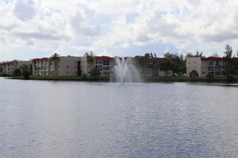 Condo in Fort Lauderdale, Florida, 1 bedroom  № 1210569 - photo 1