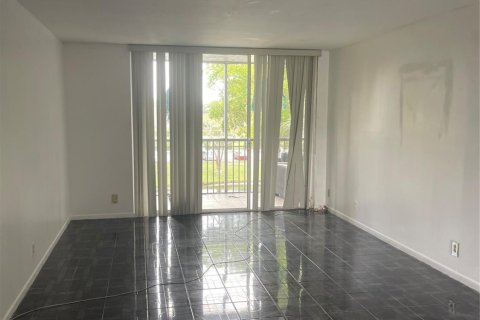 Copropriété à vendre à Lauderdale Lakes, Floride: 2 chambres, 93.09 m2 № 1076750 - photo 9