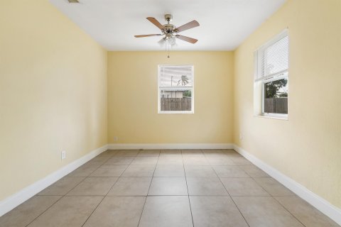 House in Pompano Beach, Florida 3 bedrooms, 88.07 sq.m. № 1076751 - photo 22