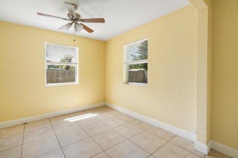 House in Pompano Beach, Florida 3 bedrooms, 88.07 sq.m. № 1076751 - photo 23