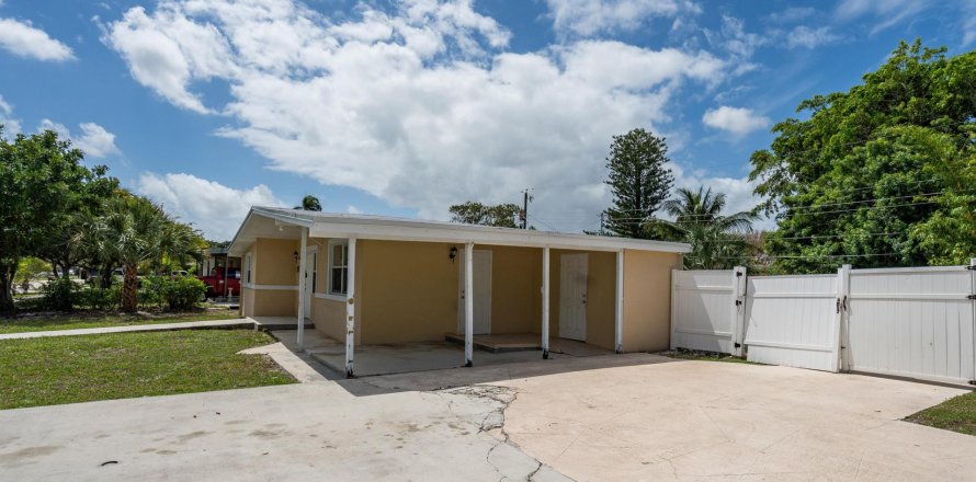 House in Pompano Beach, Florida 3 bedrooms, 88.07 sq.m. № 1076751