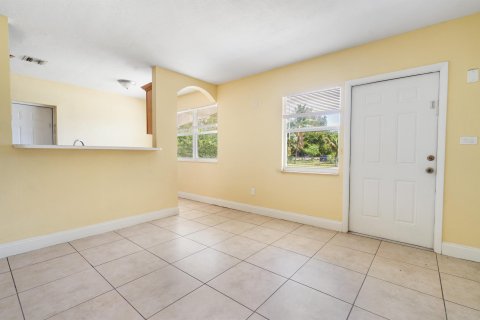 House in Pompano Beach, Florida 3 bedrooms, 88.07 sq.m. № 1076751 - photo 30