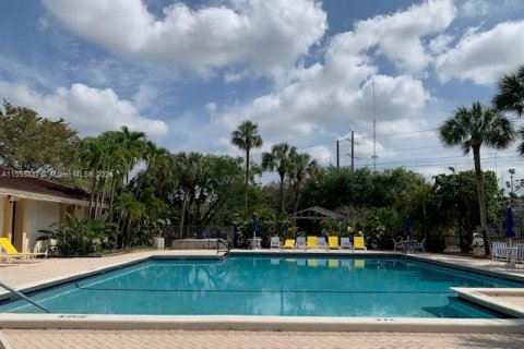 Condo in Lauderhill, Florida, 1 bedroom  № 1076188 - photo 4