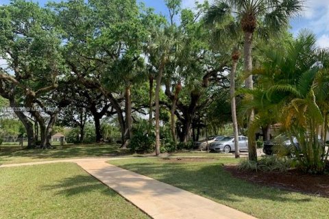 Condo in Lauderhill, Florida, 1 bedroom  № 1076188 - photo 2