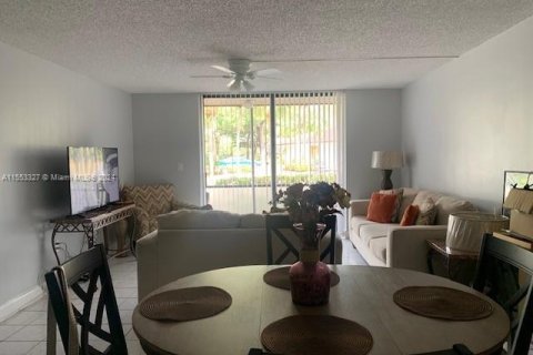 Condo in Lauderhill, Florida, 1 bedroom  № 1076188 - photo 16