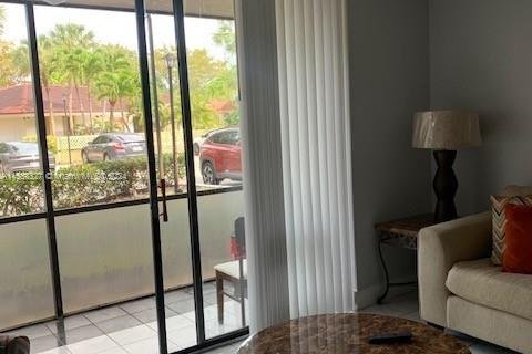 Condo in Lauderhill, Florida, 1 bedroom  № 1076188 - photo 13