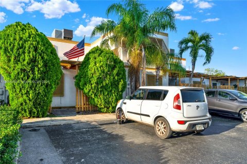 Adosado en venta en Miami, Florida, 2 dormitorios, 135.92 m2 № 1385671 - foto 24