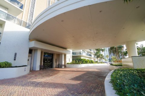 Condo in Fort Lauderdale, Florida, 2 bedrooms  № 1020120 - photo 3